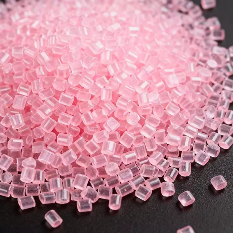 Points noirs dans les granulés transparents : la vis est-elle en faute ?